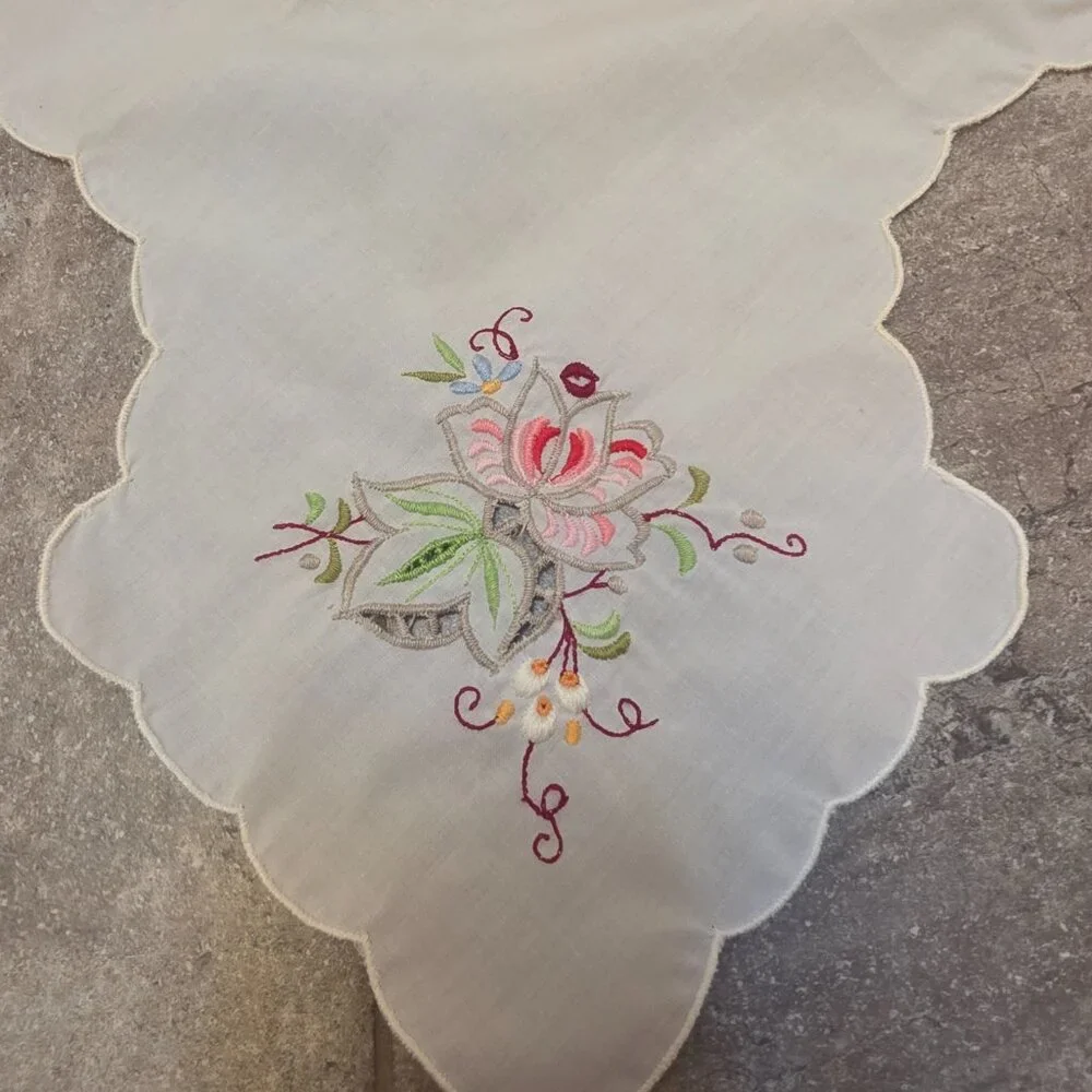 Vintage Appliqué & Embroidery Linen Bread Basket Liners flowers